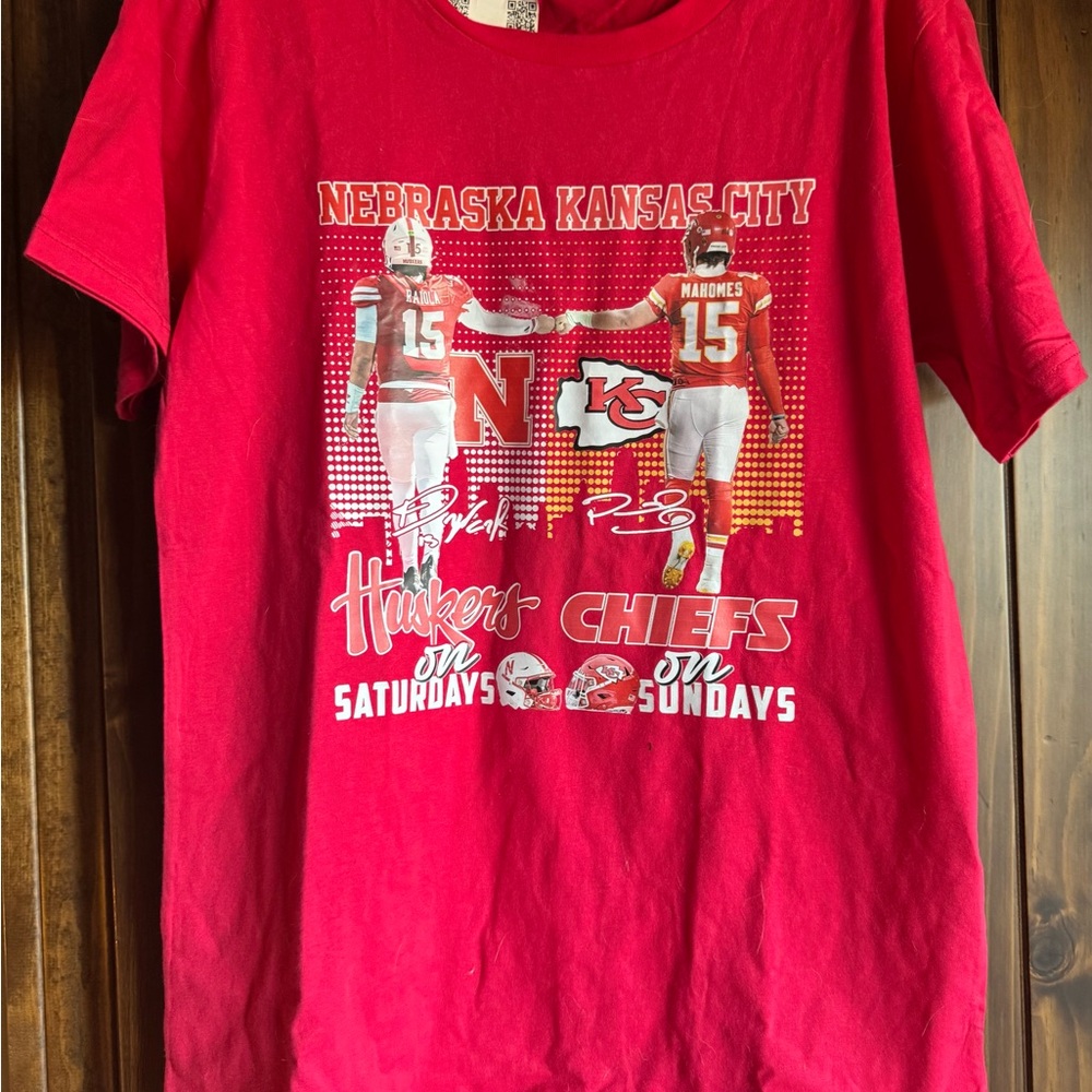 Chiefs & Huskers T-Shirt Size Large New